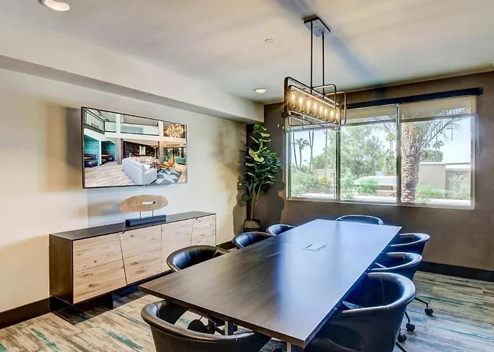 Landing Stylish 1bd Gym Clubhouse Phoenix