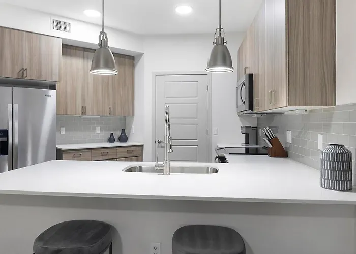 Landing Stylish 1bd Gym Clubhouse Apartment Phoenix
