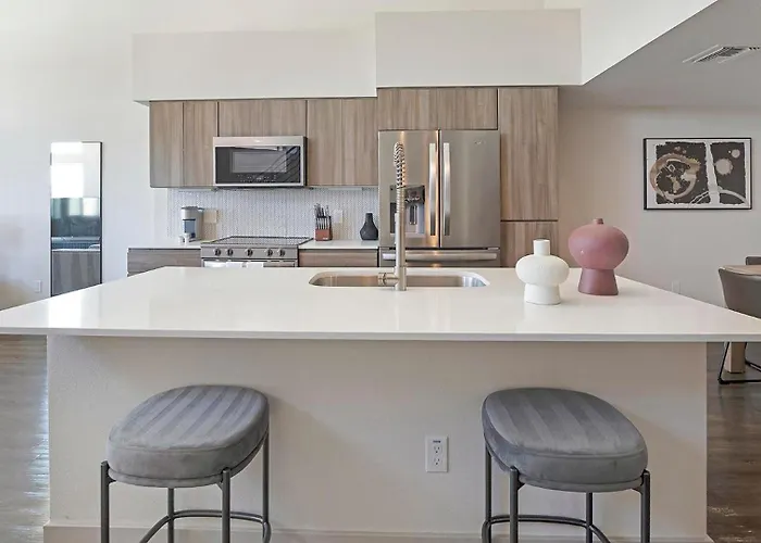 Landing Stylish 1bd Gym Clubhouse Phoenix