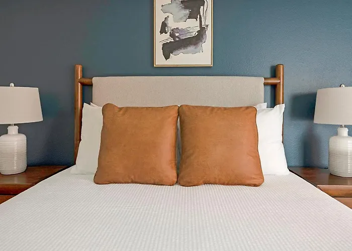 Landing Stylish 1bd Gym Clubhouse Phoenix